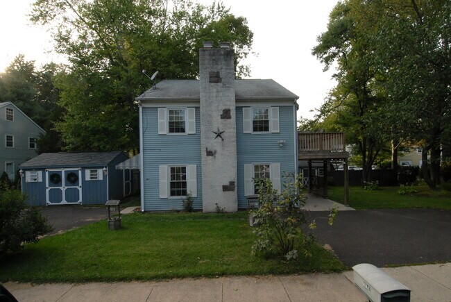 Exterior - 102 Deerpath Dr