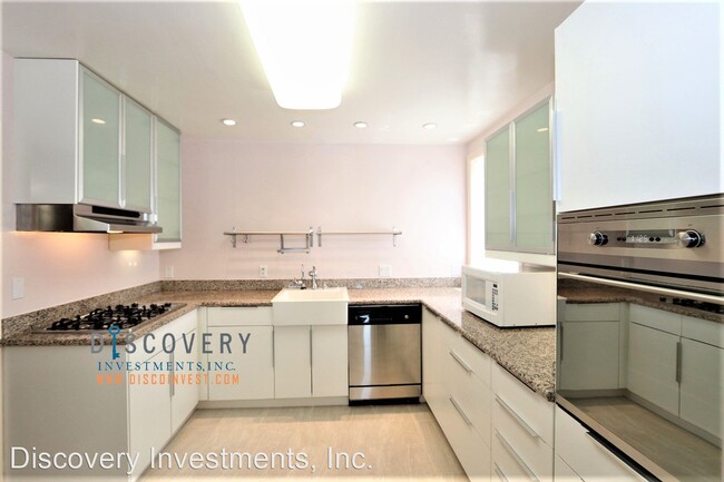 Building Photo - 3 br, 2 bath House - 1021 Everett St.