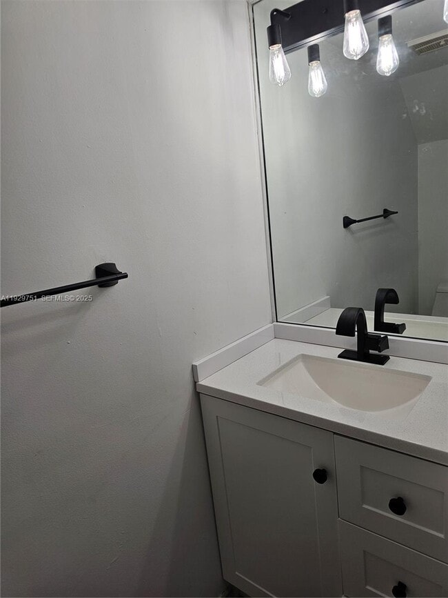 Building Photo - 10142 SW 77th Ct