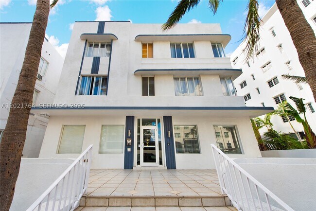 Foto del edificio - 3710 Collins Ave
