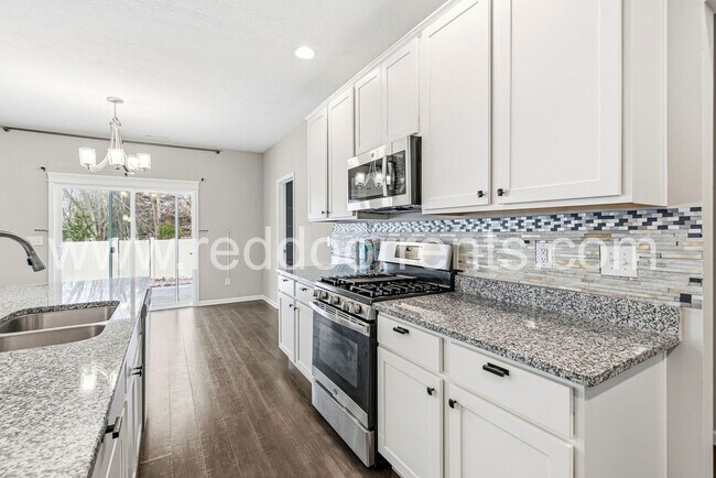 Foto del edificio - Stunning 5-Bedroom Family Home in Vibrant Brownsburg Community