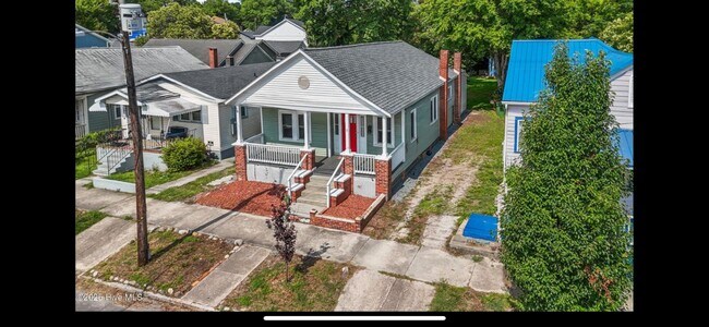 Building Photo - 609 N 10th St