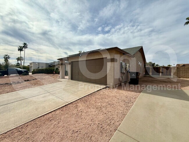 Foto del edificio - 19028 N 8th Ave