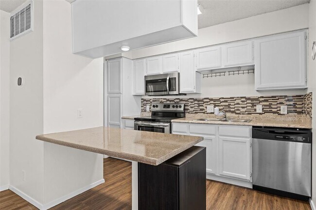 Foto del edificio - 3115 Helms St