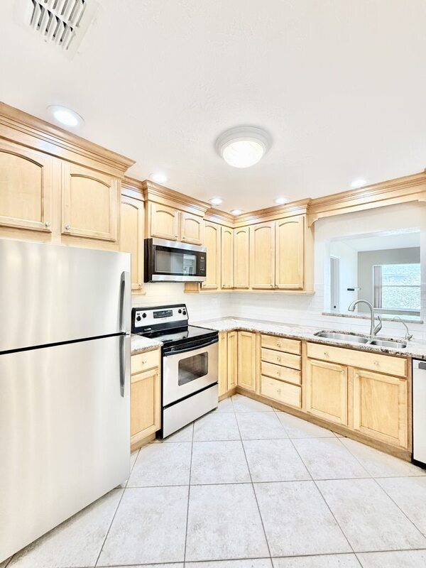 Building Photo - 2701 56th Ln N