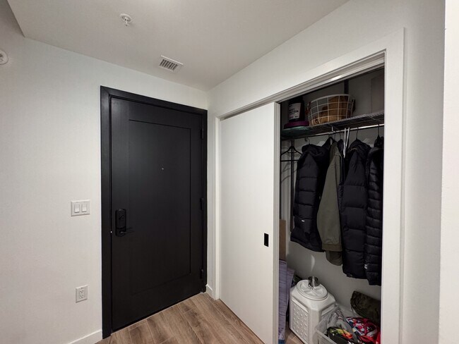 Foto del edificio - 1500 Harry Thomas Way NE