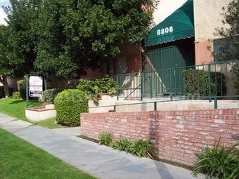 Primary Photo - 8808 Darby Ave