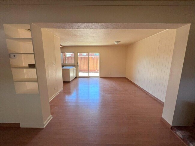 Building Photo - Nor Cal Realty, Inc - 3 bedroom 2.5 bath t...