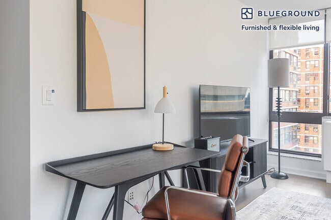 Building Photo - 500 W 56th St