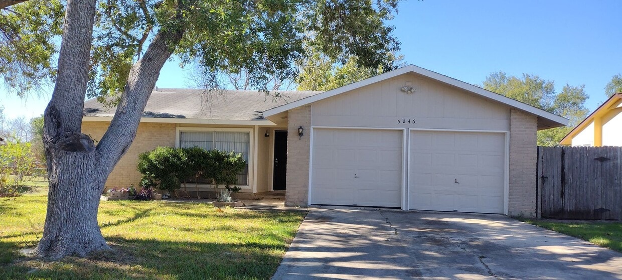 3bdrm/2bath 2 car Garage - 3bdrm/2bath 2 car Garage