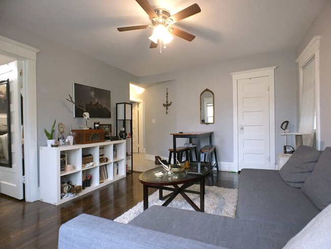 Living room - 4033 W Eddy St