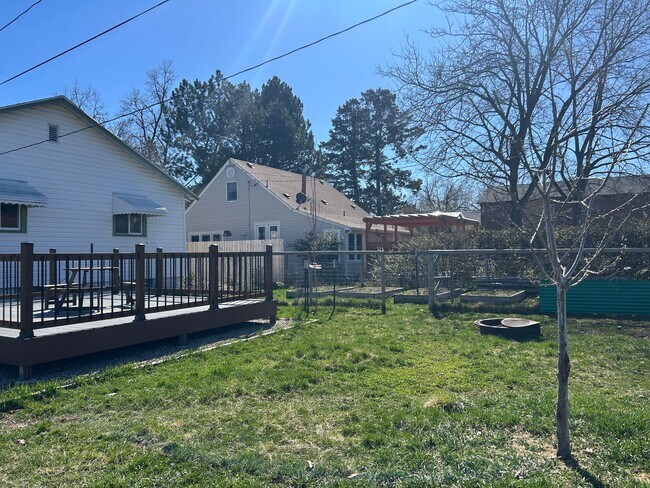 Foto del edificio - Cozy 2 Bed, 1 Bath Cottage in the Heart of Hamilton