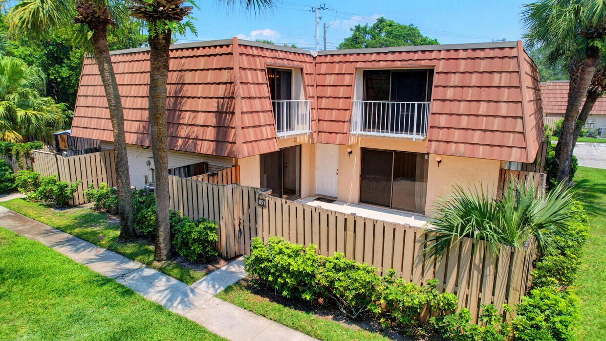851 Blue Ridge Cir, West Palm Beach, FL 33409 Townhome Rentals in