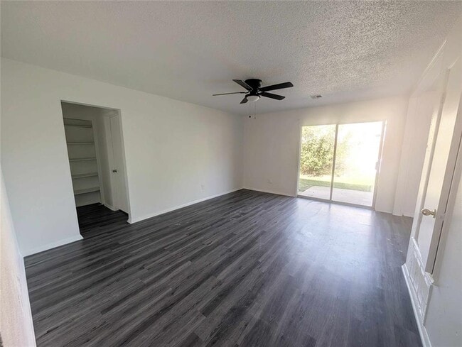 Building Photo - 407 Lotus Ave