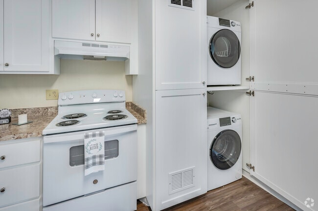 3BR, 2BA - 1150SF - Lavandería - Summer Village Apartments