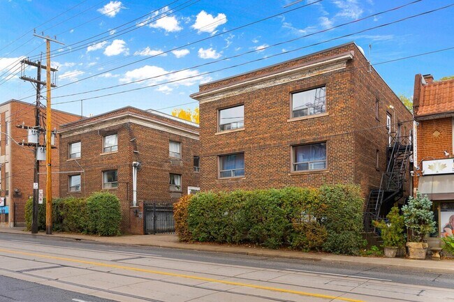 Photo du bâtiment - 1383 Bathurst St