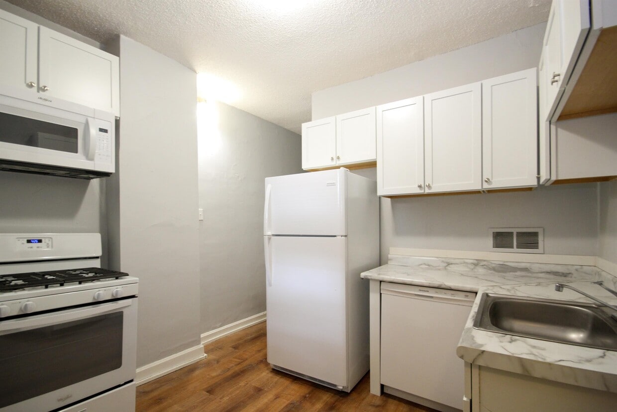 Primary Photo - 580 Thomas Ave W
