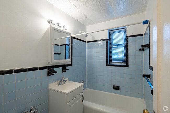 0 habitaciones, 1 baño - 350 pies cuadrados - Baño - King Alfred Apartments