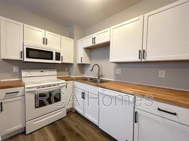 Foto del edificio - 3747 E Market St