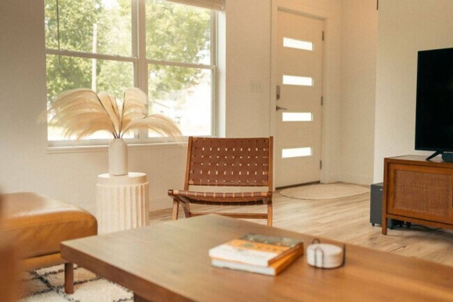 Foto del edificio - Modern three bedroom, two bath, Scandinavi...