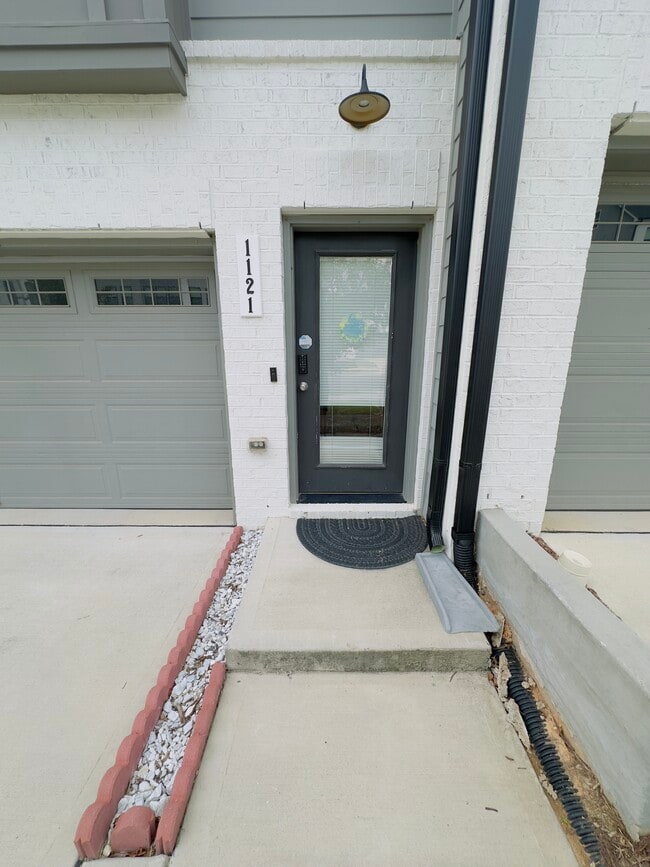 Foto del edificio - 1121 Kiernan Grove Ln