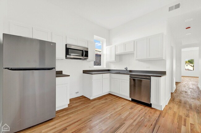Building Photo - 3573 W Armitage Ave