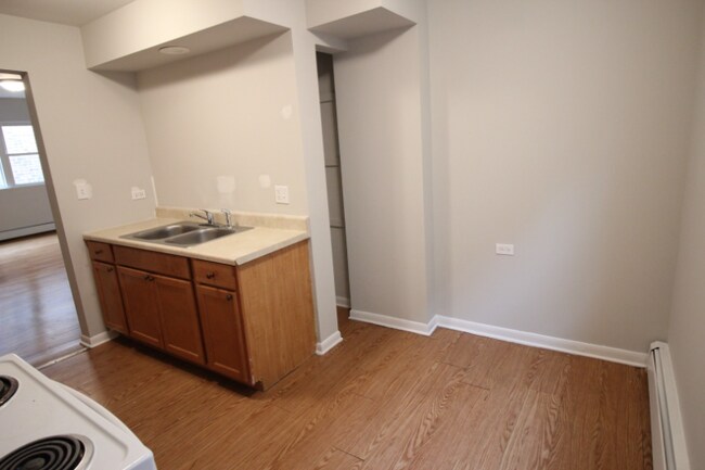 Foto del edificio - 1642 W Morse Ave