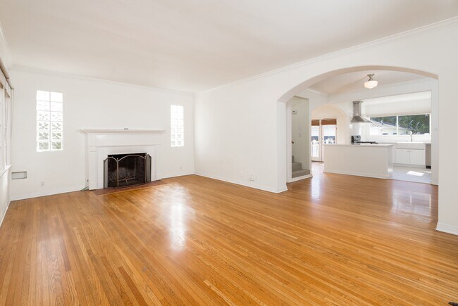 Building Photo - 871 Kagawa St