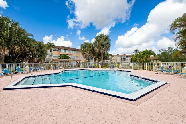 Building Photo - 5031 W Oakland Park Blvd