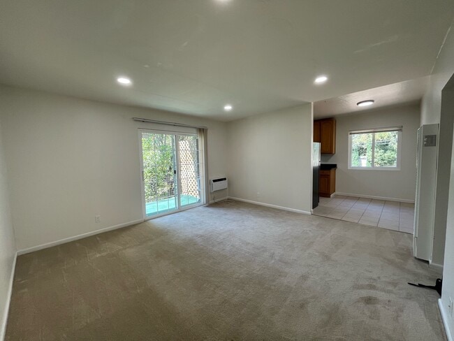 Building Photo - 925 Ravenscourt Ave