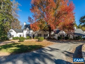 Building Photo - 640 Ivy Ln