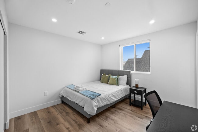 Building Photo - 3001 Van Buren Pl