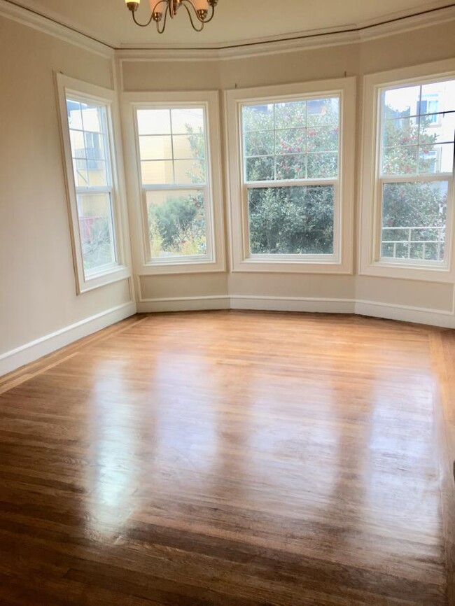 Building Photo - bedroom in San Francisco CA 94118