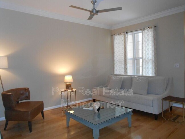 Foto del edificio - 241 Sweet Bay Pl