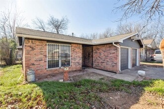 Building Photo - 1420 NE 8th St