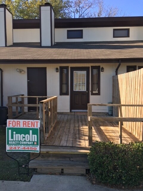 Building Photo - 2BD/2B townhome in Valdosta City limit