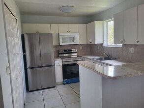 Building Photo - 2920 SE 12th Rd