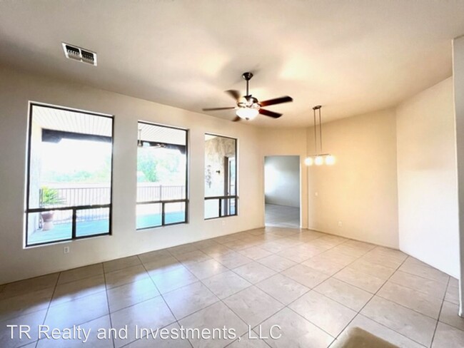 Building Photo - 4 br, 2.5 bath House - 7951 E. Calle Villa...