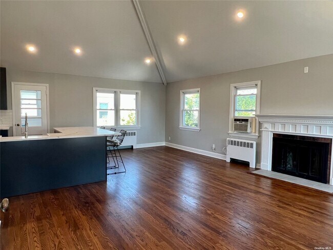 Building Photo - 91 Troy Ave