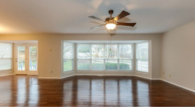 Building Photo - 805 Arlington Glen Dr