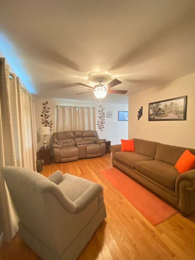 Foto del edificio - 3 Br 2 Ba Brick Ranch