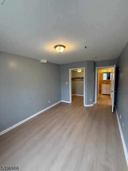 Foto del edificio - 356 Hawthorne Ave