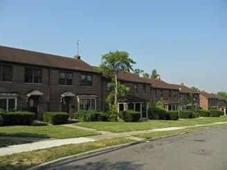 Building Photo - 1300-1330 Chardon Ct