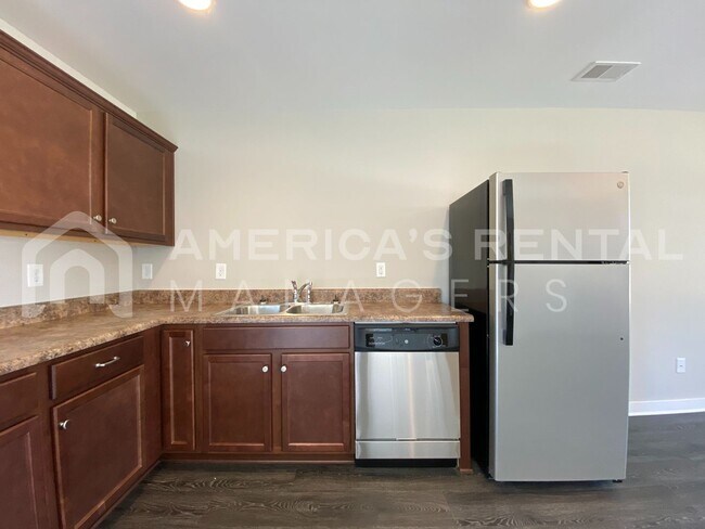 Foto del edificio - Home for Rent in Talladega, AL... Available NOW!!