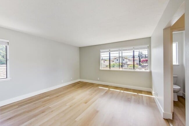 Building Photo - 1709 Valota Rd