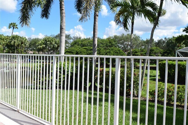 Foto del edificio - 991 Crestview Cir