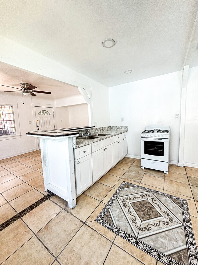 kitchen, cabinet and hood in remodel - 3403 Montclair St