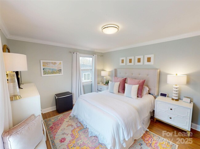 Foto del edificio - 652 Manhasset Rd