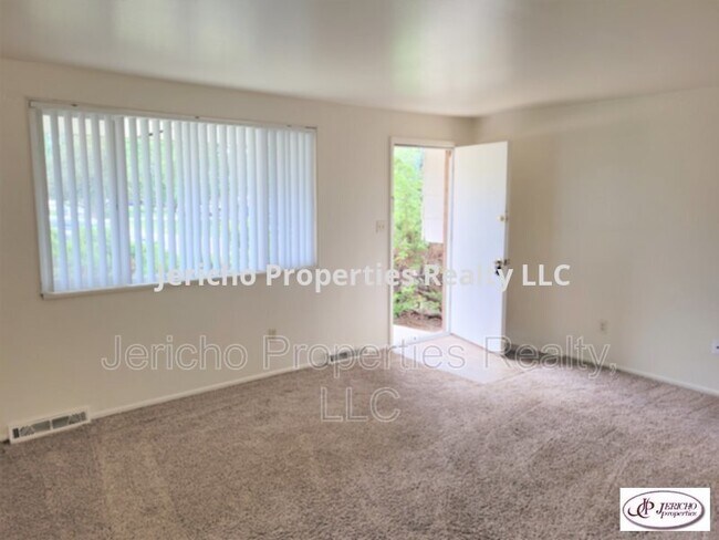 Building Photo - 1233 Miller St