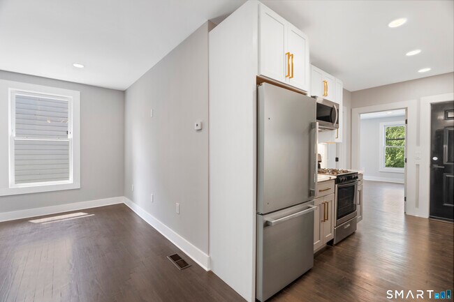 Building Photo - 492 Lombard St